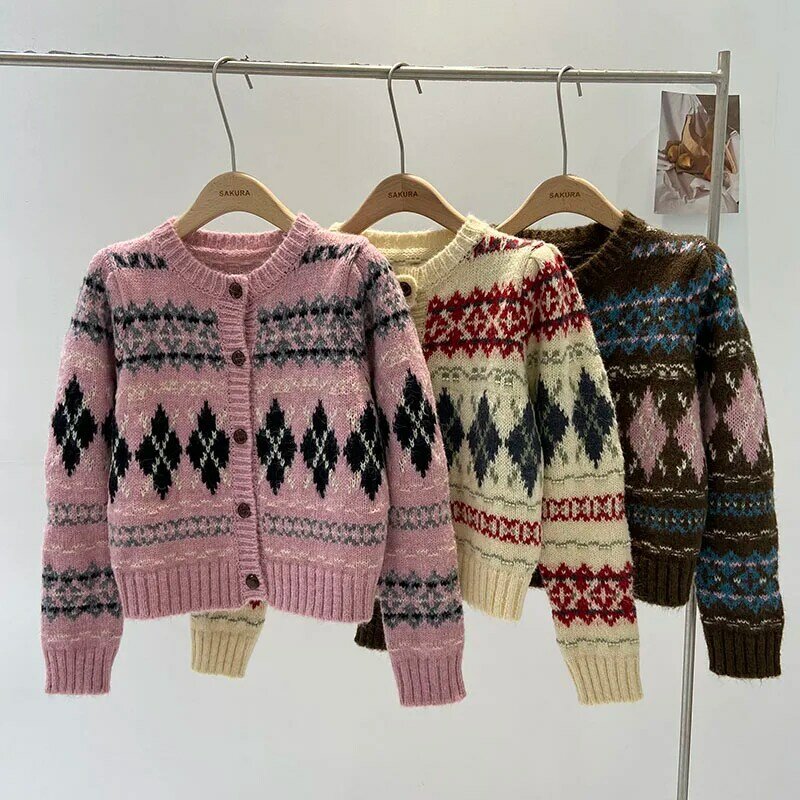 Sweater rajut pendek wanita, pakaian atasan kardigan longgar Jacquard Retro mode Korea musim gugur/musim dingin 2023