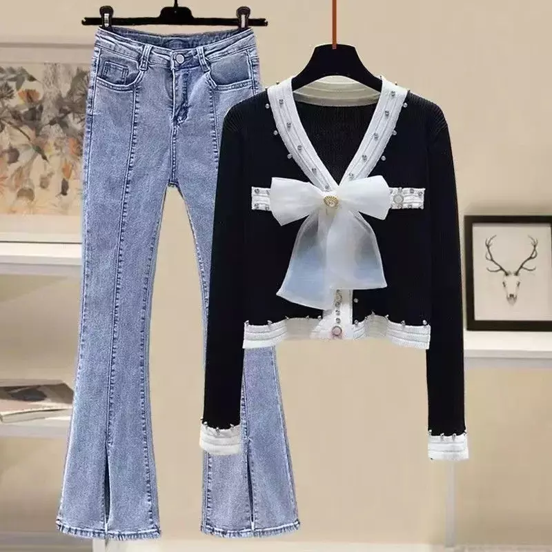 2024 primavera edizione coreana nuovo Set di moda di grandi dimensioni camicia lavorata a maglia con fiocco da donna blu nero Micro pantaloni svasati Set di due pezzi