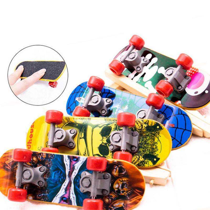 3 pezzi Mini skateboard professionale giocattoli Cool Finger Sports skateboard in plastica giocattoli creativi con punta delle dita per adulti e bambini