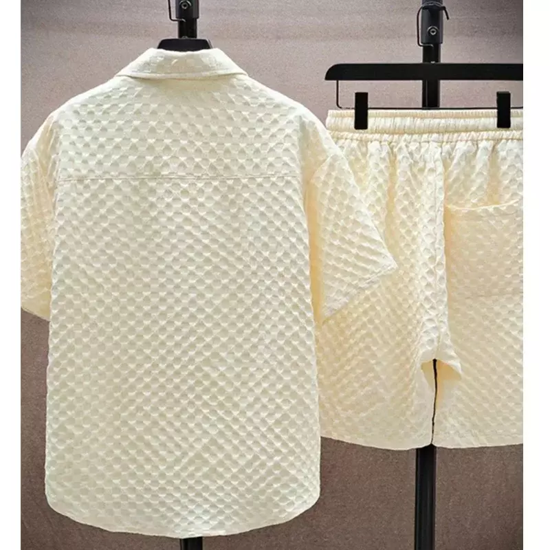 Set pakaian pria dua potong kualitas tinggi, kemeja sutra es kotak-kotak lengan pendek dengan kerah, pakaian Korea mewah kasual ukuran besar