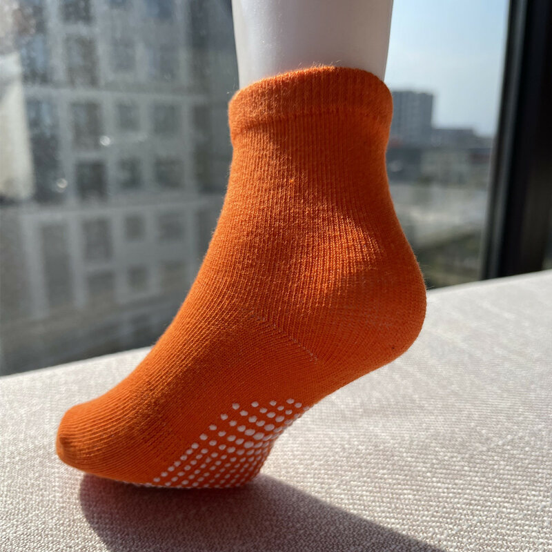 6 Paare/los Baumwolle Socke mit Gummi Griffe kinder Anti-slip Boot Socken für Jungen Mädchen 1-7 jahre