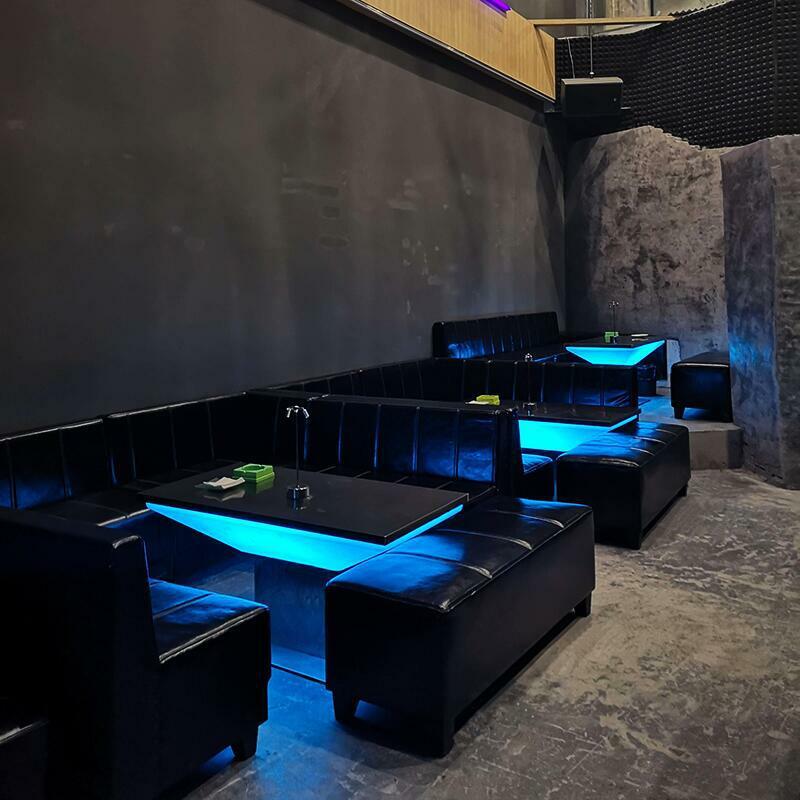 Juegos de muebles LED recargables de plástico personalizados, taburete de bar divertido, mesa de centro de bar, mesa de centro led, mesa de café de vidrio