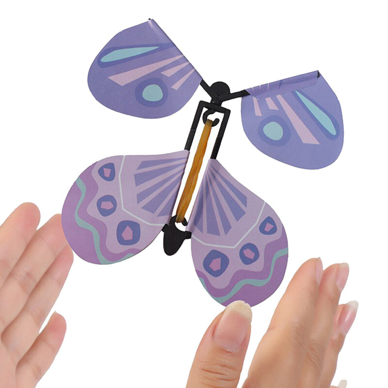 Filhotes de borboleta voadora em uma borboleta, uma borboleta de liberdade, novo e exótico suporte mágico infantil