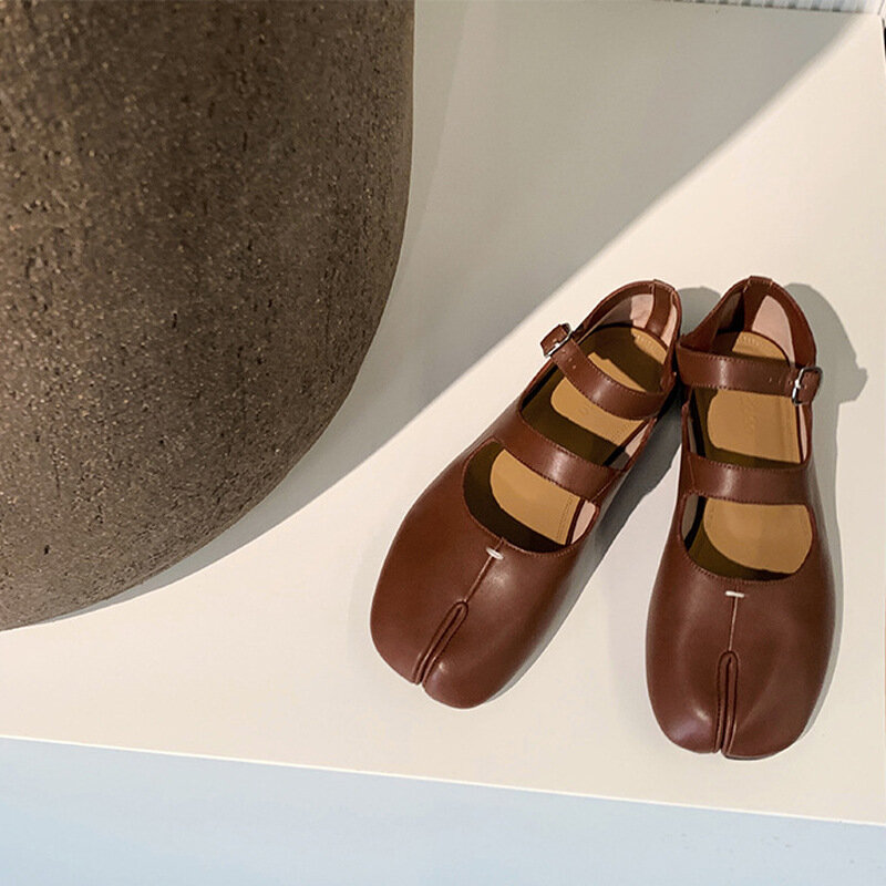 Buty designerskie jesienna nowa dwurzędowa klamra jednorzędowa ze świniowatymi buty z palcami z pojedynczymi butami dla kobiet