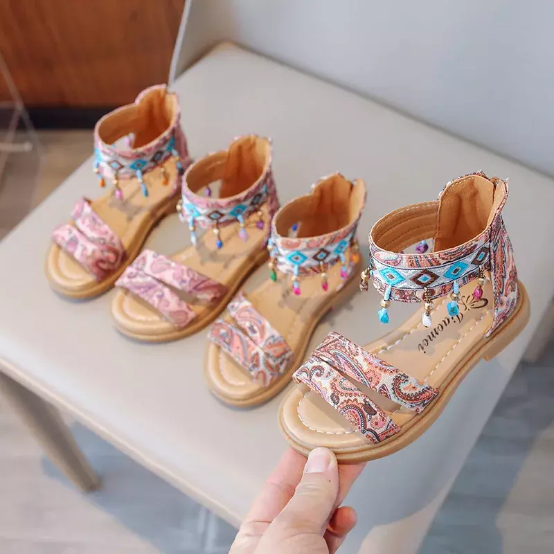 Sandały dziecięce dla dziewczynek letnia księżniczka stylu boho modne płaskie sandały w stylu Retro frędzel dzieci przyczynowa rzymskie sandały z odkrytymi palcami