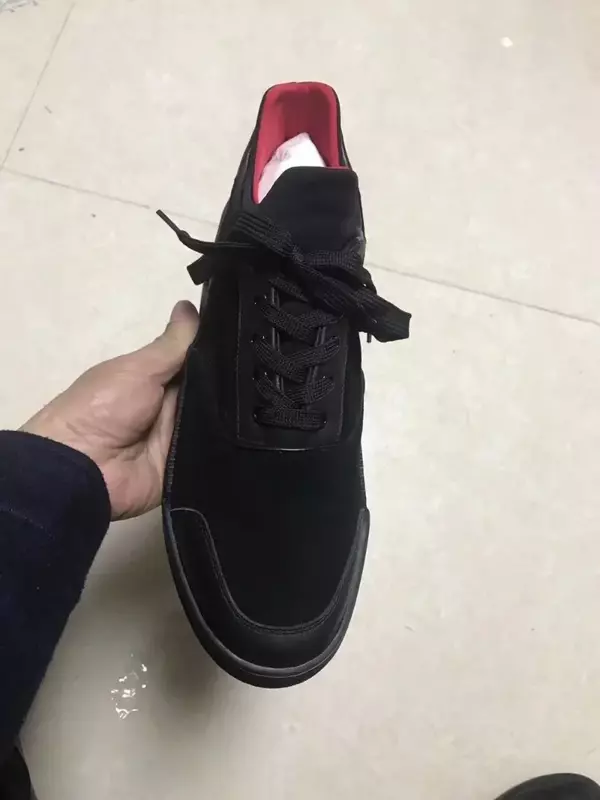Sepatu olahraga pria, sepatu olahraga hitam murni tali, sepatu datar warna merah 2024