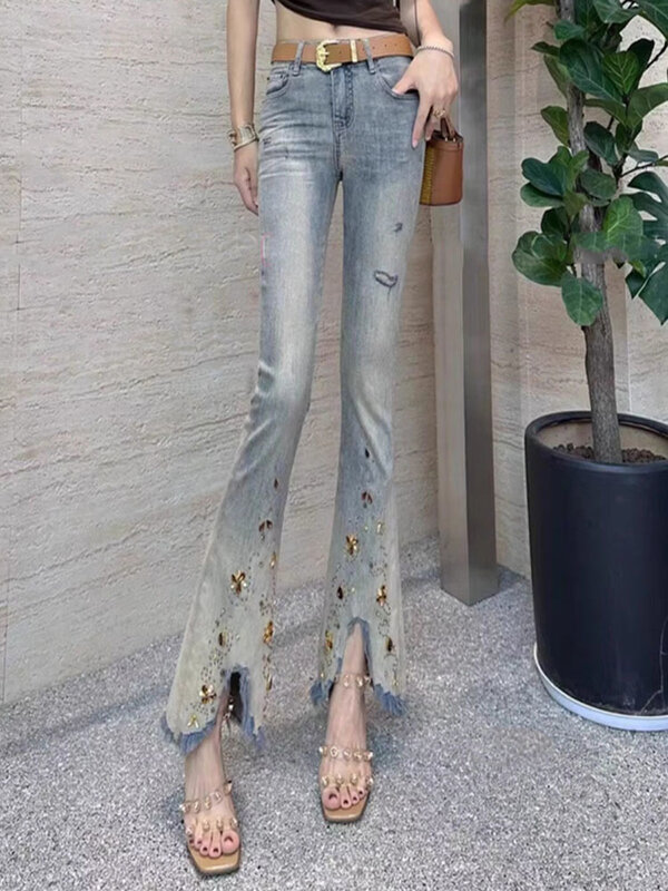 Squisiti Jeans con nappe ricamati pantaloni da donna 2024 estate nuovi pantaloni a zampa di elefante elasticizzati in cotone retrò High Street