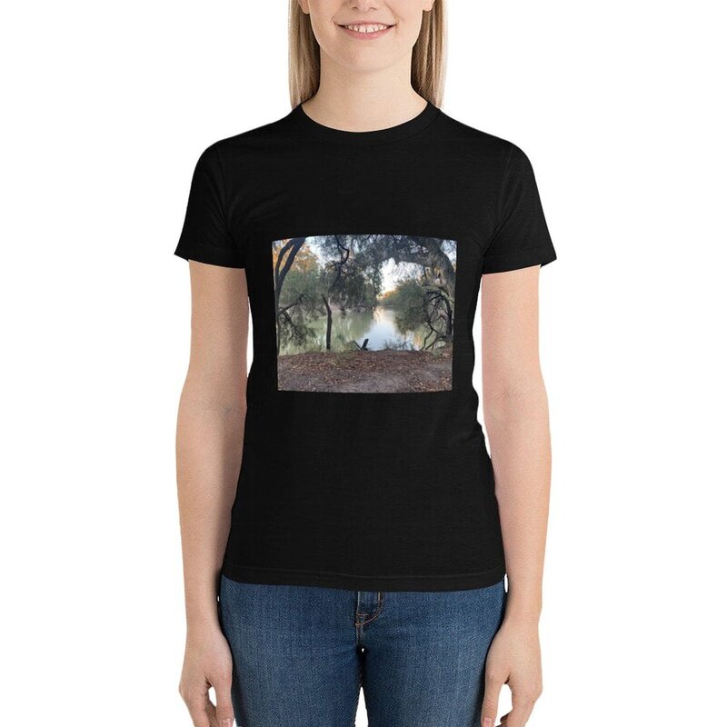 女性の回転川のグラフィックTシャツ、かわいい服、面白いTシャツ