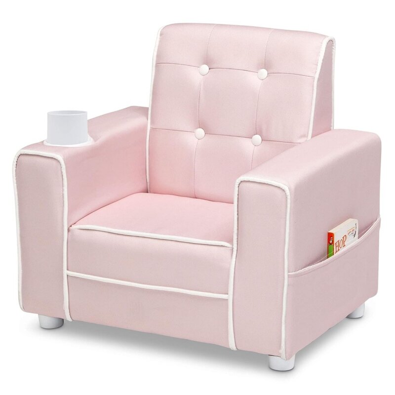 เก้าอี้เด็กหุ้มด้วยที่วางแก้วสีชมพู