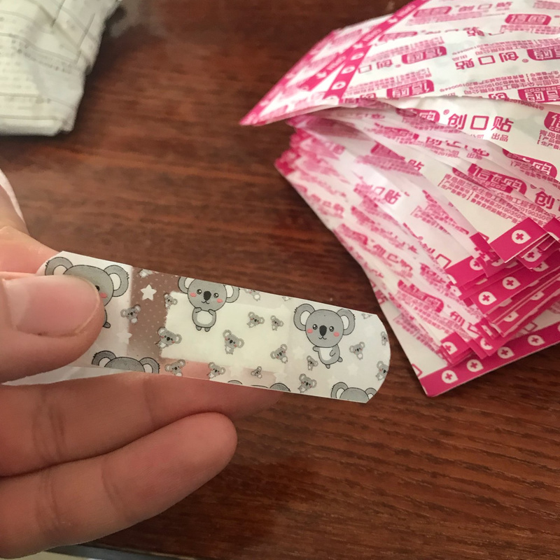 100 teile/los Patches selbst klebende Gips bandage Heilung wasserdichte Wund streifen niedlichen kawaii Bandaids Cartoon gemusterten Notfall-Kit