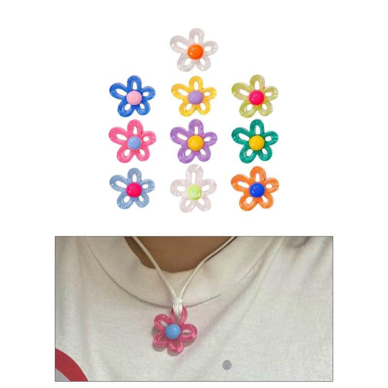 10 kolorów 31x29mm nieregularny mały kwiat urok wisiorki dla kobiet DIY kolorowy kwiat biżuteria naszyjniki dokonywanie ustaleń