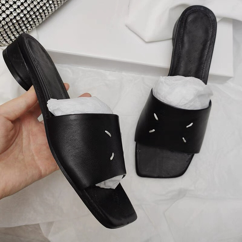 New Square Toe Flip Flops for Spring and Summer, Women Wearing Genuine Leather, Black and White Sheepskin, Low Heeled Sandals