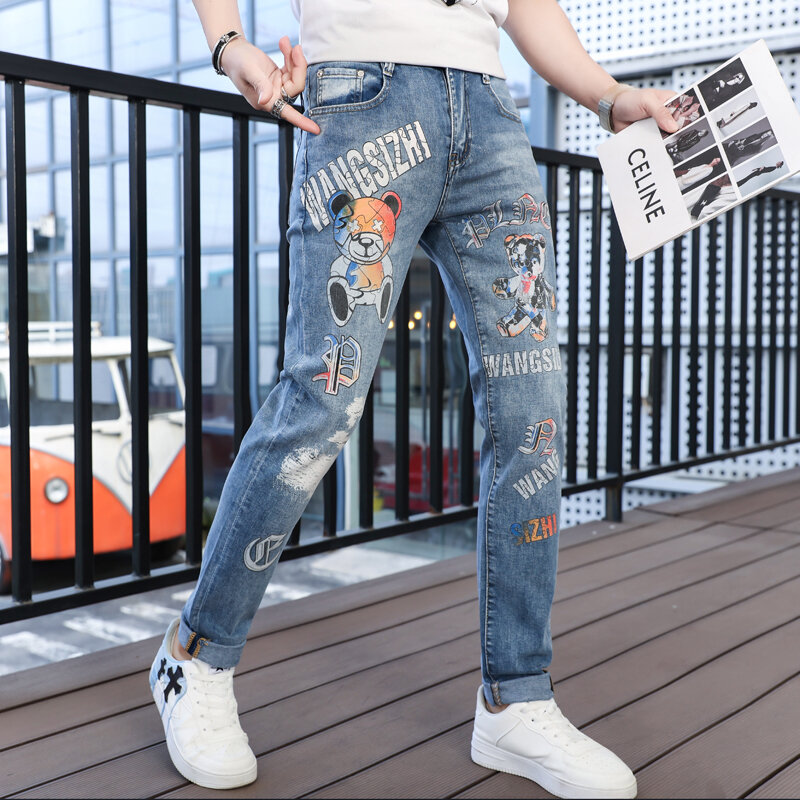 جينز جينز رجالي مطبوع عليه رسوم كرتونية ، بنطلون مطاطي ، تناسب الجسم ، تطريز ، بنطلون كاجوال ، شارع هيب هوب ، أسلوب بونك ، علامة تجارية ، جديد