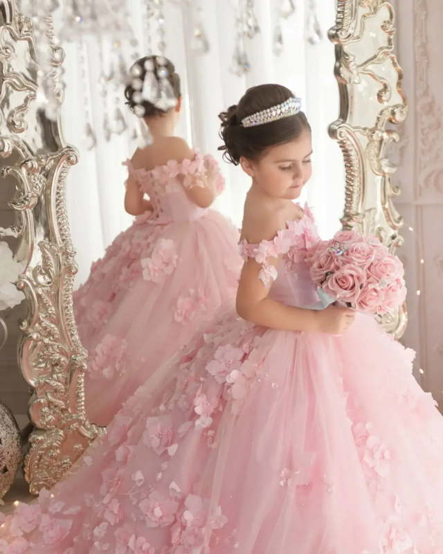 ピンクのアップリケが付いたドレス-結婚式用の3Dフラワーガールの裸の肩、豪華な真珠のチュールドレス、最初の誕生日パーティードレス、子供用ドレス