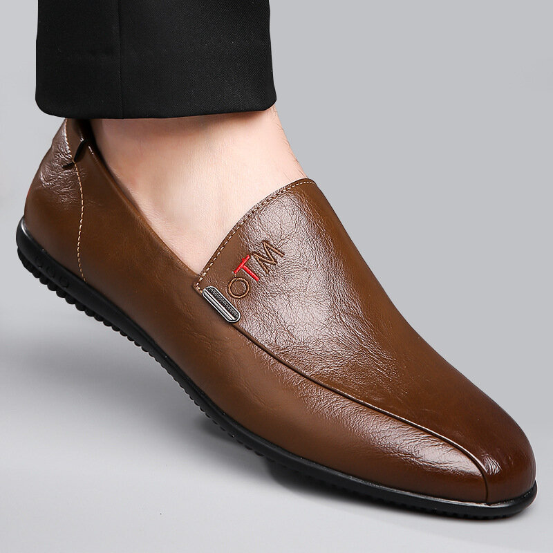 Designerskie nowe jasno usta w jednolitym kolorze męskie mokasyny wiosenno-jesienne płaskie wsuwane skórzane męskie buty