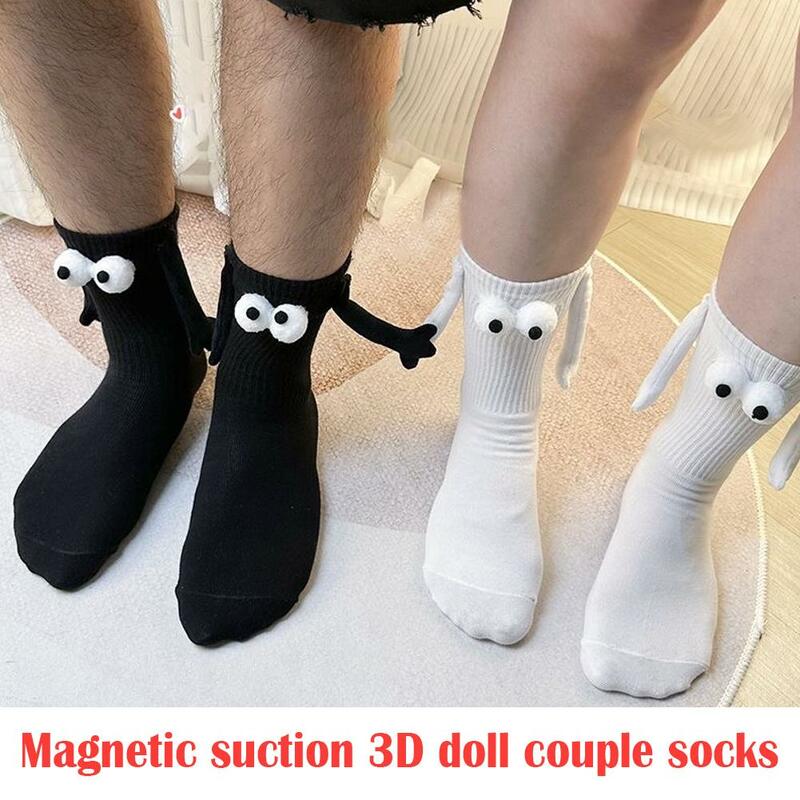 Meias de desenho animado para casais, sucção magnética, boneca 3D, lindas meias de algodão, meias engraçadas, meias criativas, preto e branco, 1 par