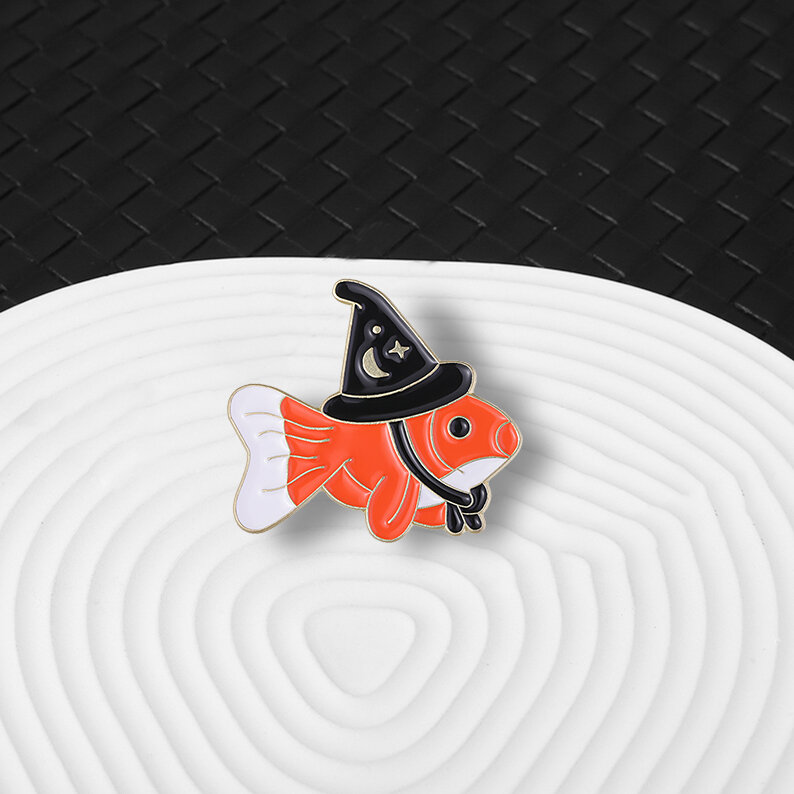 Goldfish Brooch Small Goldfish Wearing Hat Brooch Clothing Accessories Backpack Alloy Brooch Badge Enamel Lapel Pins Wholesale