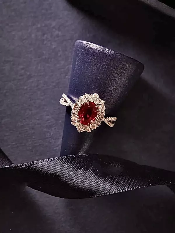 Authentic Pigeon Blood Red Oval Mosanite Diamond Ring Sterling Silver Luxury Inlaid 1.5 Karat Diamond Ring Marriage Ring