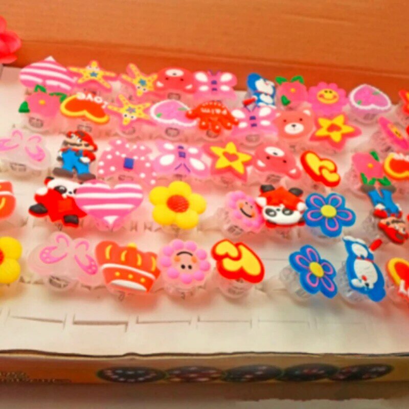 50 Buah Warna Acak LED Cincin Bercahaya Glitter Cincin Karet Lembut Mainan Perlengkapan KTV Pesta Menyenangkan