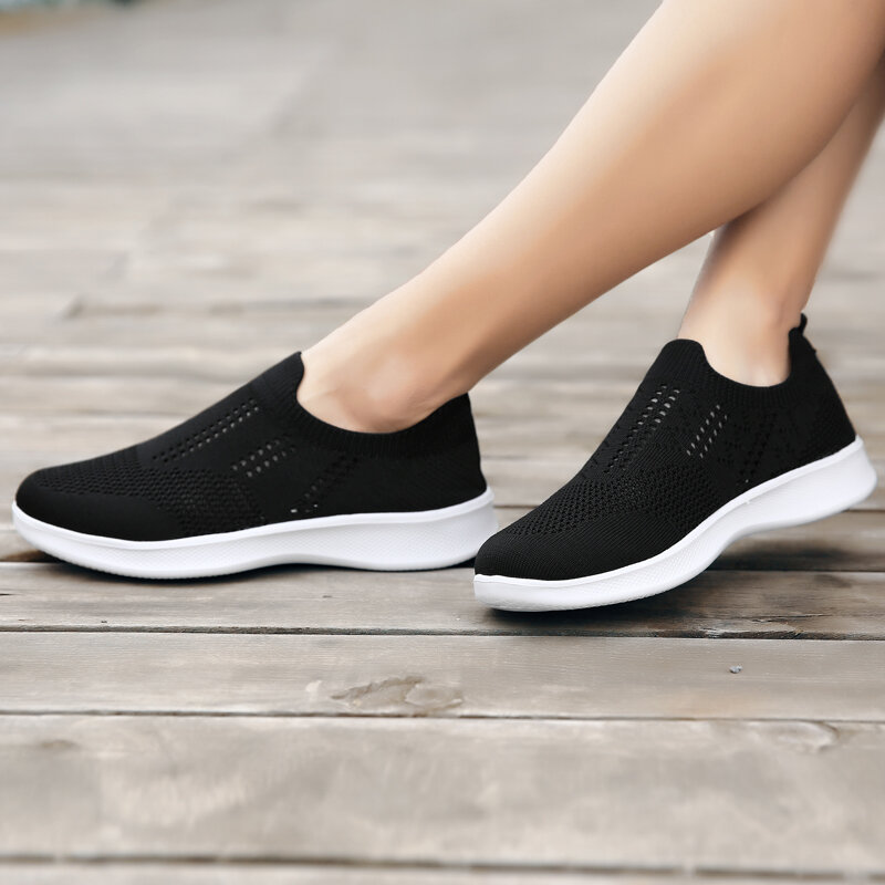 Letnie damskie buty do chodzenia Slip-On lekkie, oddychające sneakersy miłośnicy Flywire Mesh sportowe buty