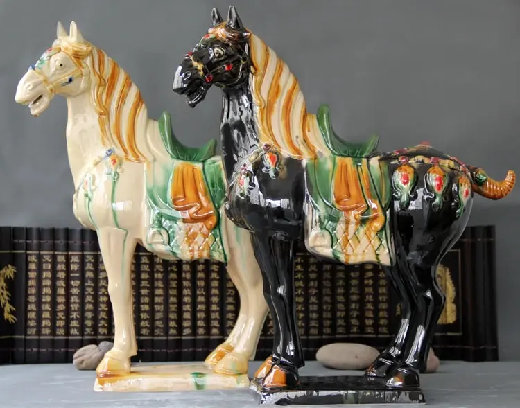 จีน Tang Dynasty งานฝีมือม้าสะสมตกแต่งงานฝีมือเซรามิครูปปั้นบ้านเครื่องประดับของแต่งห้องทำงาน