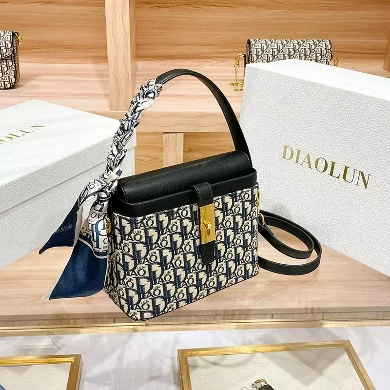 2024 New Embroidery Fashion Box Cosmetic Bags Totes High Quality Shoulder Messenger Bags Luxury Casual Women Purse And Handbags
