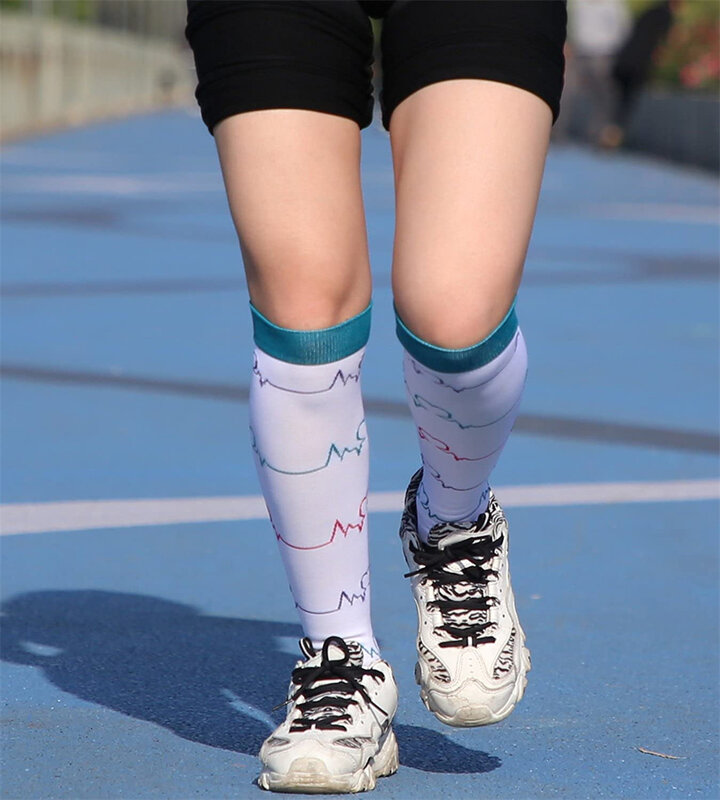 Correndo meias esportivas meias de compressão homens mulheres joelho alto correndo esportes meias para edema grávida diabetes varicosas veias