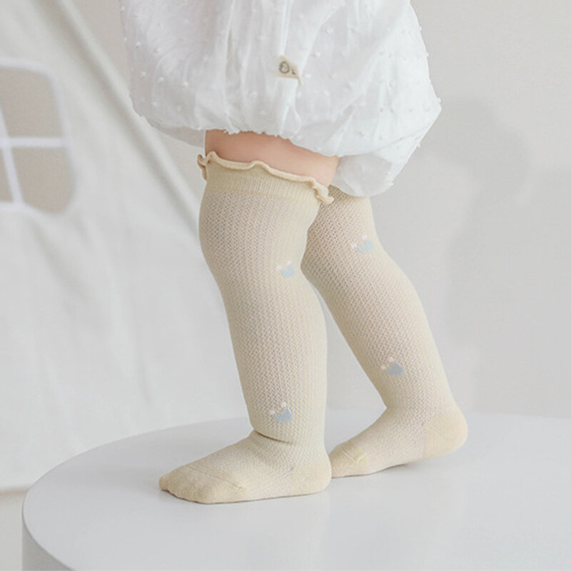 ถุงเท้าเจ้าหญิงยืดหยุ่นสูงถึงเข่าลายดอกไม้ระบายอากาศได้ถุงเท้ายาวสำหรับเด็กวัยหัดเดินป้องกันยุง