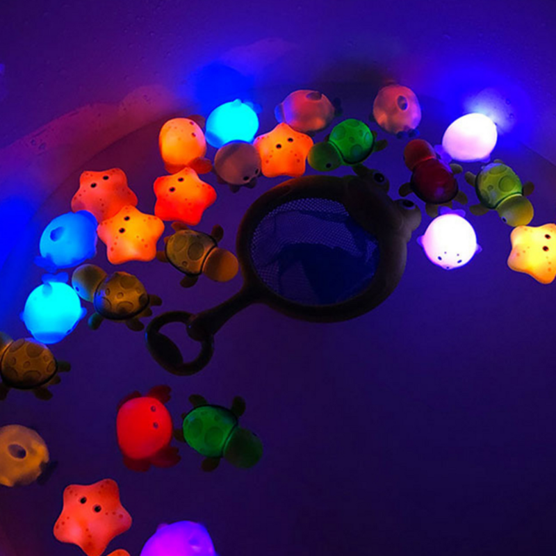 Mainan mandi bayi binatang lucu mainan LED air berenang apung induksi bercahaya katak untuk anak-anak bermain hadiah lucu