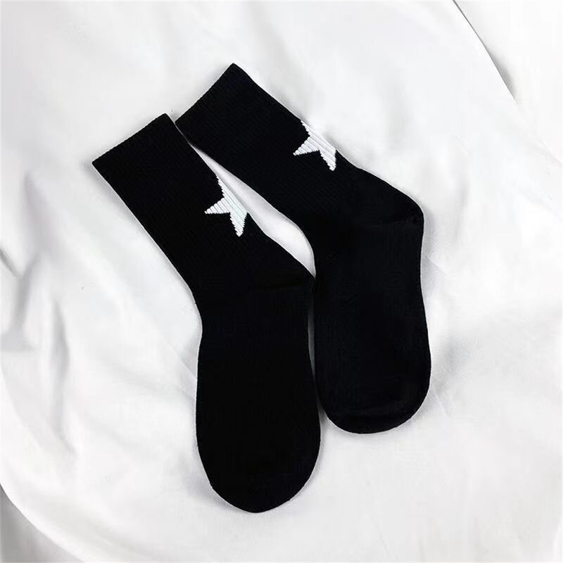 Повседневные Модные женские носки с принтом звезд, уличная одежда в стиле Харадзюку, длинные носки в стиле хип-хоп для скейтборда, женские Школьные носки черного и белого цветов