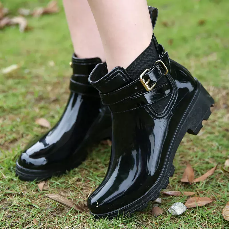 Damskie kalosze 2023 nowe krótkie podkolanówki błyszczące buty do wody PVC dla kobiet w kształcie litery U kalosze z elastyczne buty gumowe buty