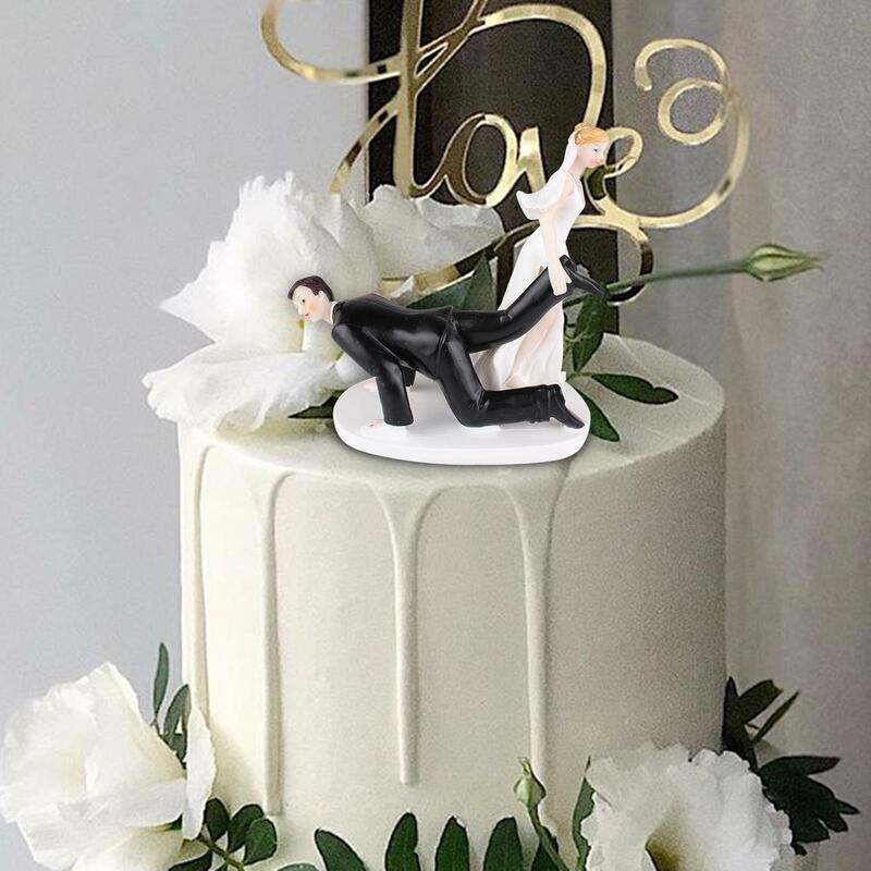 Wedding Cake Topper Funny Couple Statue Artwork Unique Bride and Groom Wedding Couple Figurine for Gifts Anniversary Ceremony
