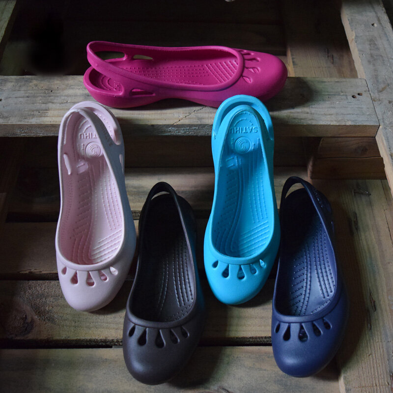 Certificato Satihu estate nuove scarpe con foro antiscivolo leggero zoccoli per sandali con fondo piatto da donna infermiera gelatina da spiaggia all'aperto Uno Dei Sandali Leggeri Più Popolari Per Le Donne
