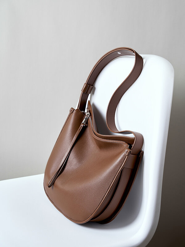 Stile generale 2024 nuova borsa a tracolla minimalista confortevole in morbida pelle borsa a tracolla di grande capacità per pendolari in pelle bovina per le donne