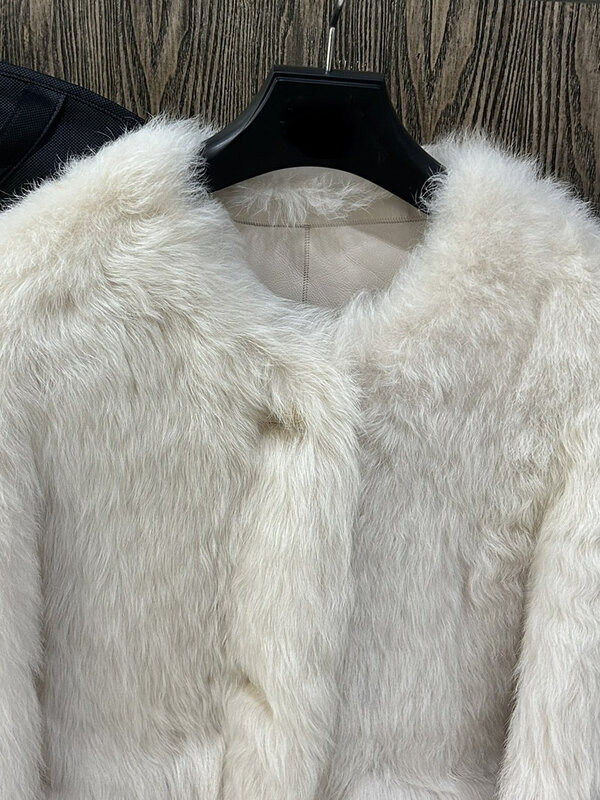 Casaco de pele single-breasted com pescoço redondo, versão curta solta, quente e confortável, novo design, 0104, 2024, inverno