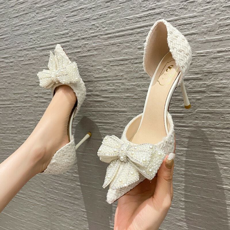 Luksusowa muszka z pereł kryształowych białe buty ślubne kobiet 2024 wiosna marka designerska wysokiej czółenka kobieta na cienkim obcasie buty imprezowe