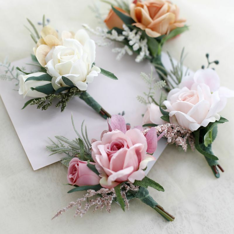 Beżowe Boutonnieres kwiaty sztuczne róże jedwabne białe gorsety na guziki drużbowie Boutonniere dla mężczyzn akcesoria ślubne