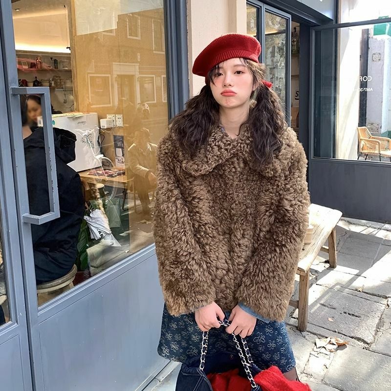 Jaket wol domba imitasi untuk wanita, mantel longgar kerah Lapel kasual warna polos kasual musim gugur musim dingin 2023, mantel bulu palsu Q44