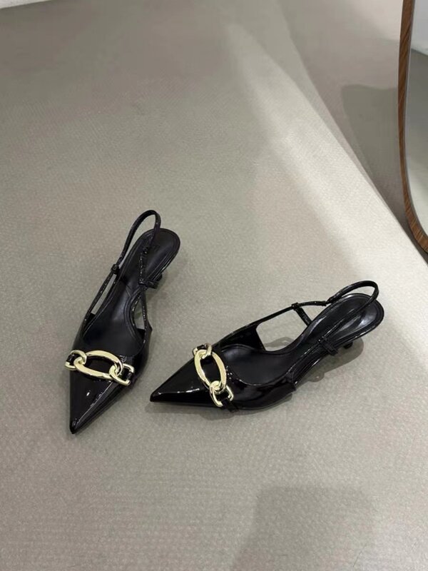 Zapatos de tacón abierto de gato para mujer, calzado de tacón alto con decoración de cadena Beige, Punta poco profunda, verano, 2024