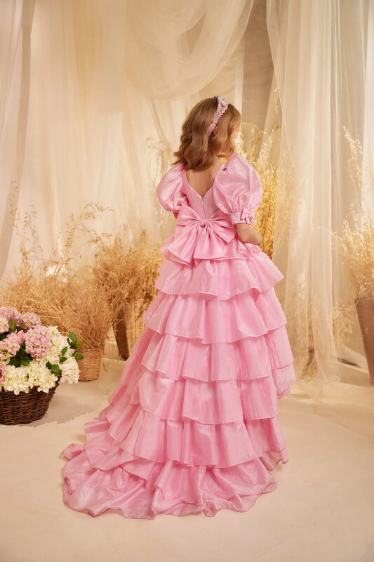 2024 Pink Flower Girl Dress For Wedding Layered Puffy Satin con fiocco Princess Kids First comunione Ball Gown Party Dress