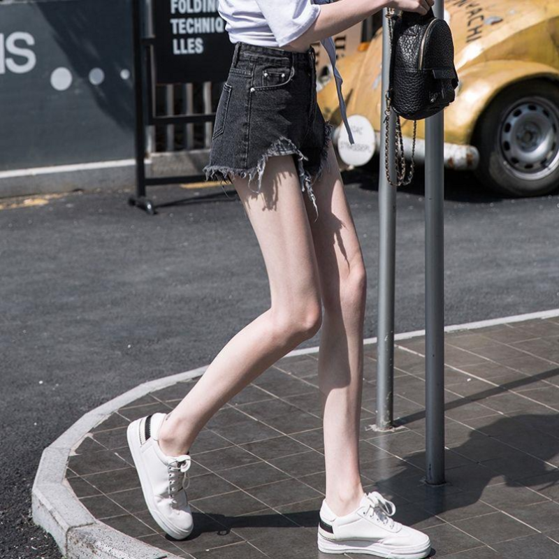 Hoch taillierte Jeans shorts für Damen 2023 Sommer neue perforierte koreanische Version weites Bein vielseitig und schlanke Pelz kante Hot pants