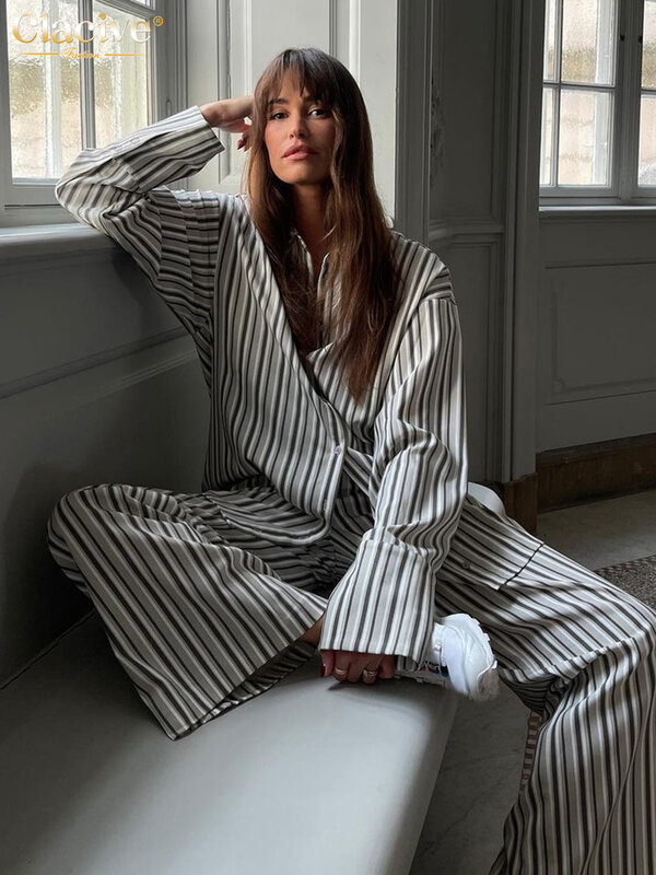 Clacive Fashion Loose Stripe Print Set da 2 pezzi completo da donna 2024 elegante camicia a maniche lunghe con pantaloni larghi a vita alta Set femminile
