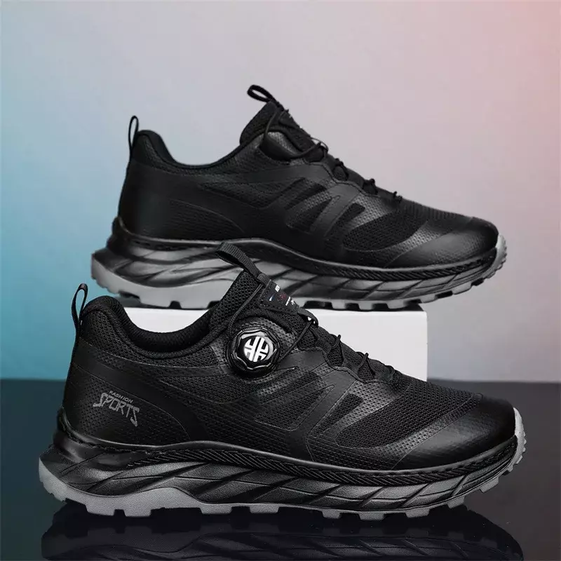 Sepatu pria hitam, sepatu musim panas antilembap sol lembut ringan dan tipis jenis sepatu olahraga lari 2024