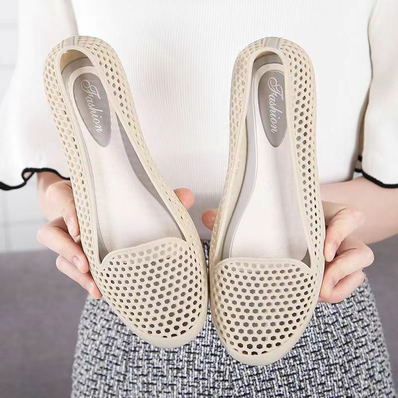 New Women's Summer Baotou Hollow Flat Sole Sandal Free Shipping Soft Sole Non Slip Shallow Slip-On Beach Sandals Mom's Sandals