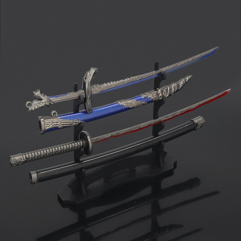 Neue 4 stücke Japanischen Anime Waffe Spiel Keychain Modell Replica Gun Speer Schwerter Messer Japanischen Royal Katana Geburtstag Geschenk Kind spielzeug