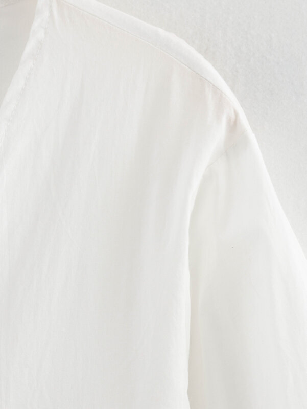 Camisa de manga larga con cuello en V para mujer, top elegante, bordado, decoración, corto, informal, retro, con cordones, nueva moda
