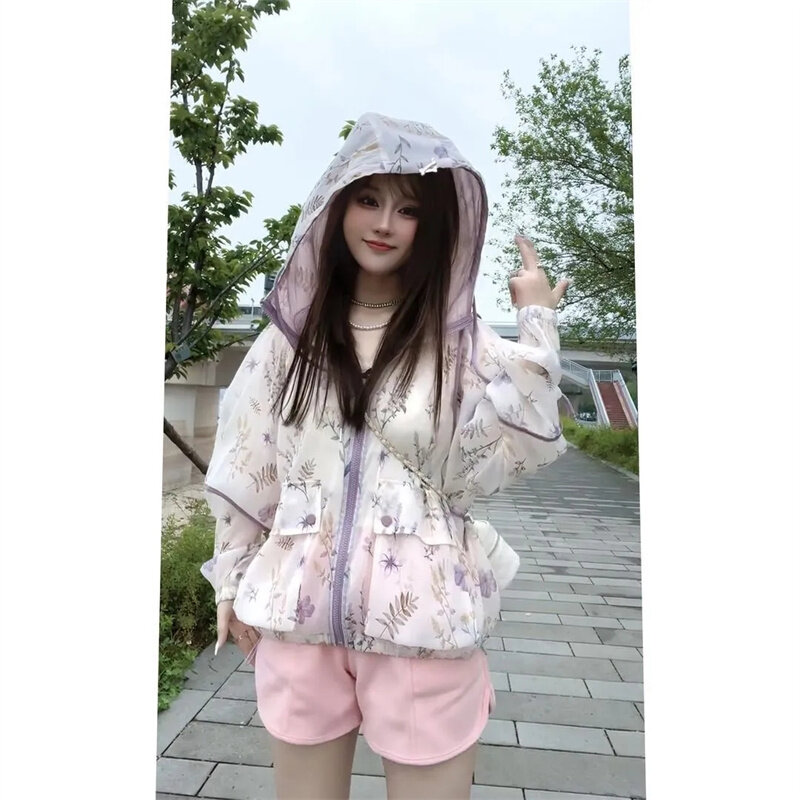 Легкая дышащая Солнцезащитная куртка для женщин с универсальным принтом в Корейском стиле, Повседневная Свободная воздухопроницаемая рубашка с капюшоном, короткий топ