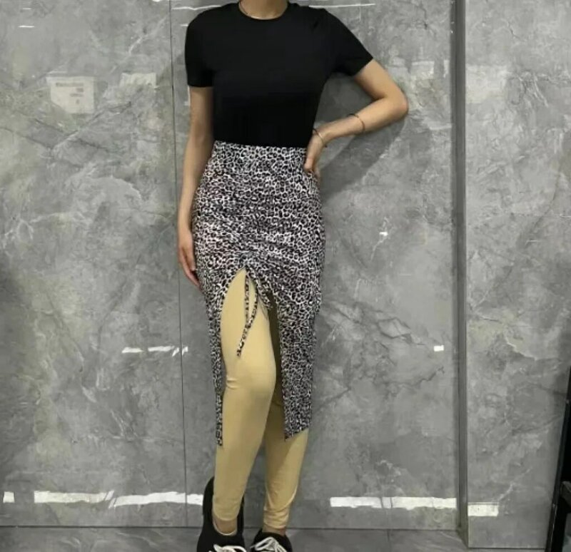 Damen Casual Fashion 2024 neues heiß verkauftes zweiteiliges Set mit Leoparden muster und Oberteil mit Buchstaben muster und Schlitz rock mit Kordel zug