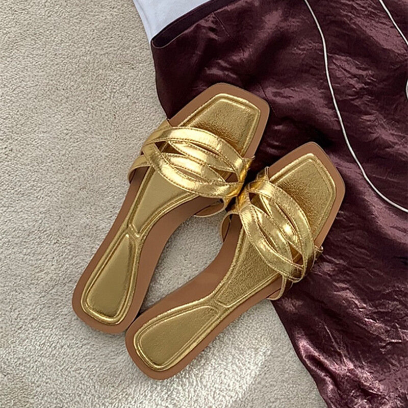 Square Toe Open Toe Flip Flops Sommer flache Hosen, goldene Retro-Semi-Slipper-Stil, Sandalen für Damen Außen bekleidung tragen