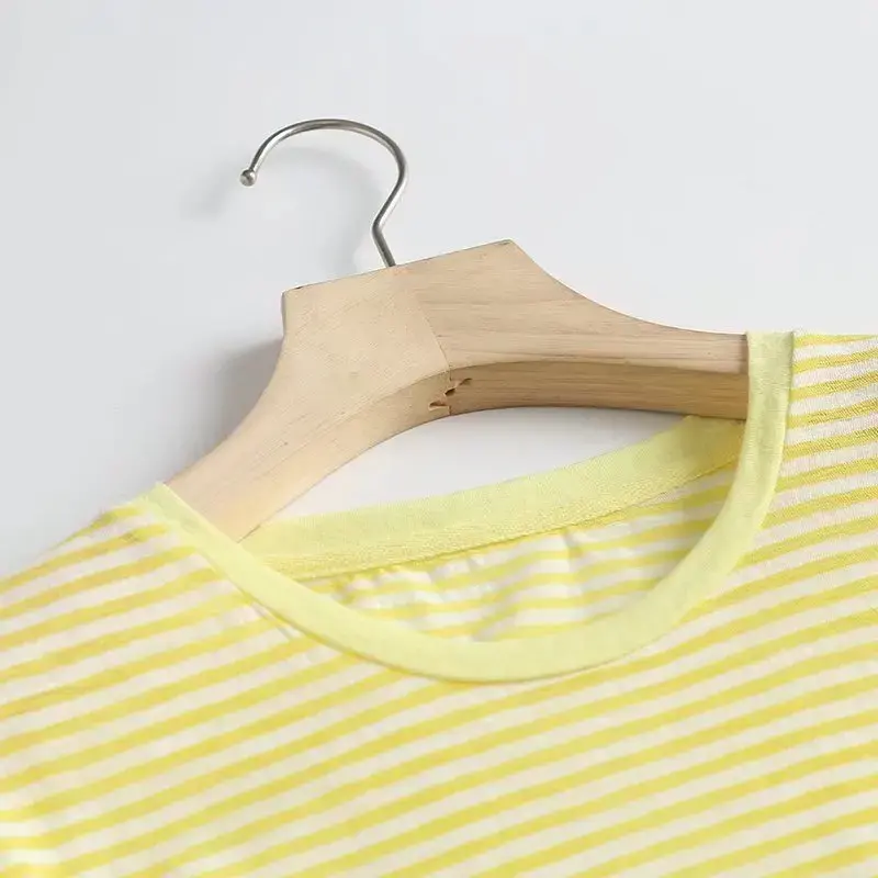 Camiseta casual listrada feminina, básica de 2 cores, gola redonda, manga curta, decoração de bolso retrô, blusa solta, 2023